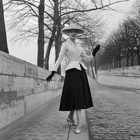 1947 christian dior new look.